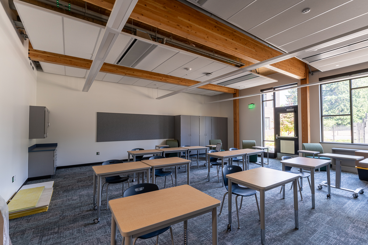 Flexible classroom with timber framing and operable windows
